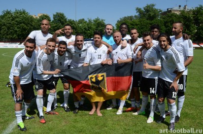 Фото немецкой и британской команд на «Арт-футболе»